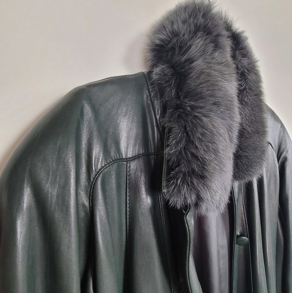 Oversized Green Leather Trench Coat with Fur Trims - Plus Size 14W - Picture 7 of 17